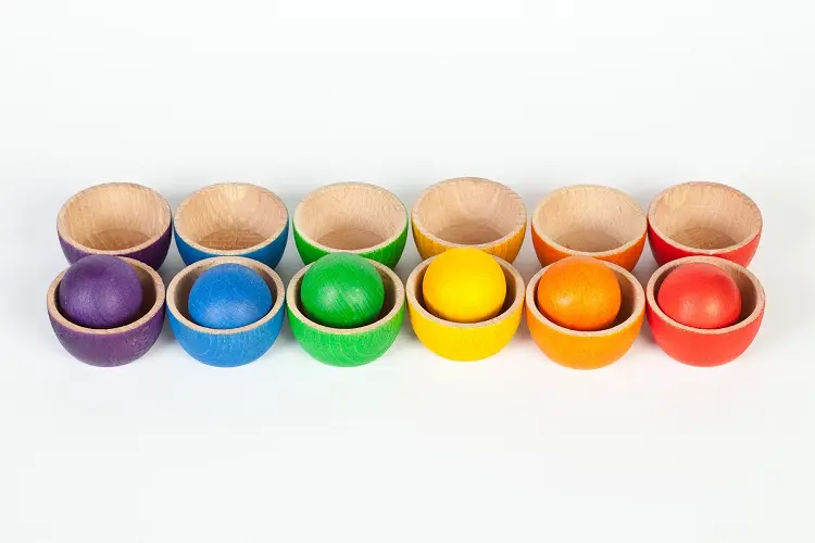 12 Bols et 6 Boules en bois coloré Grapat