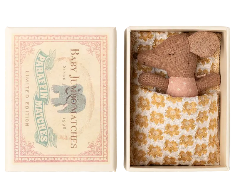 Bébé souris dans sa boîte d'allumettes - Rose