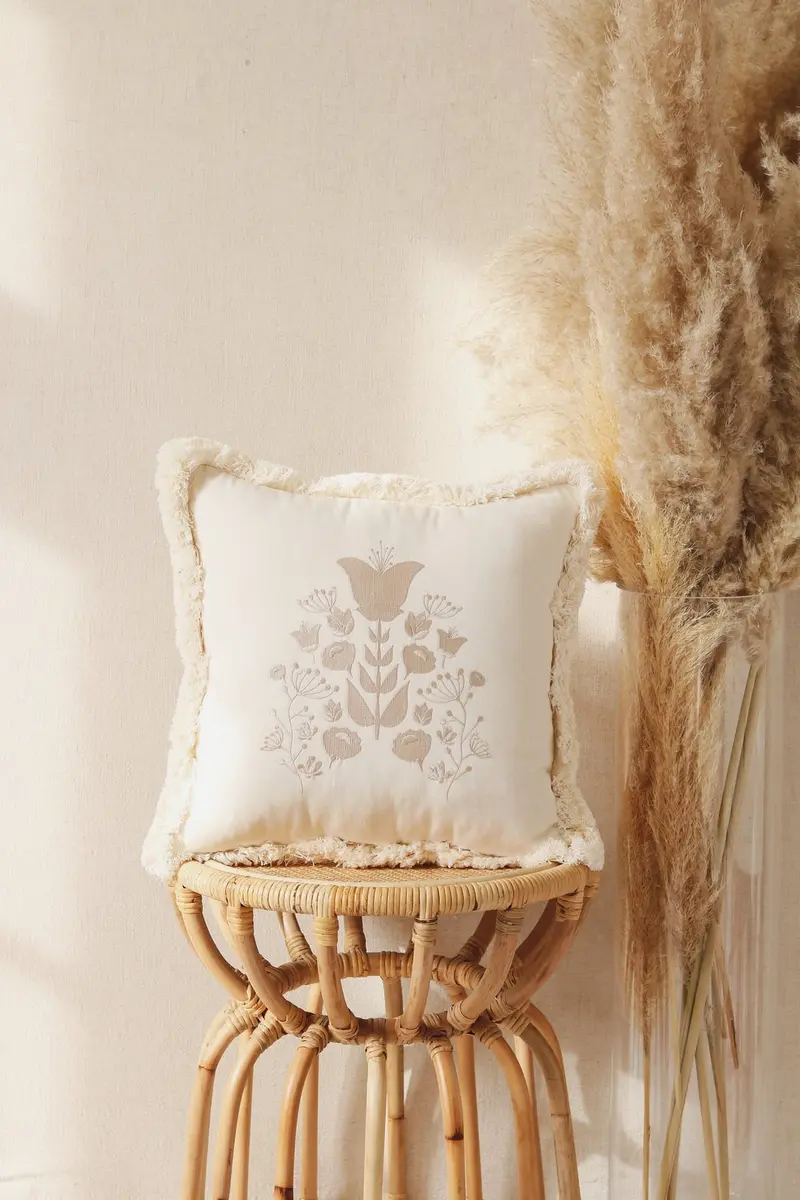 Coussin en coton avec broderies • Boho