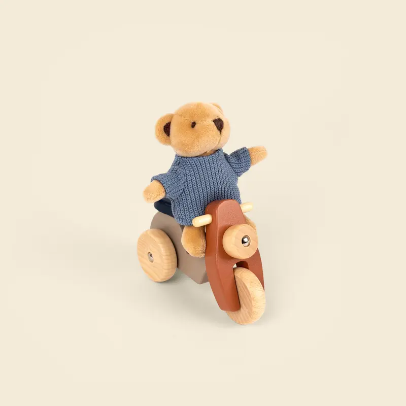 Ourson Alexis et sa Vespa