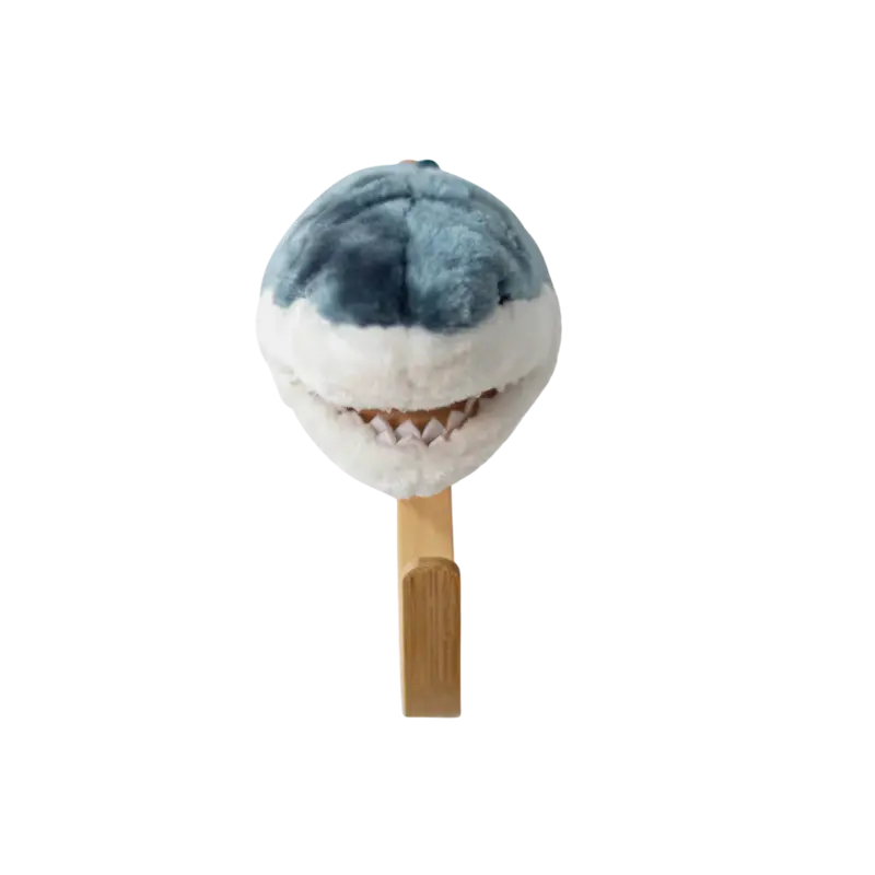 Porte-manteau peluche requin