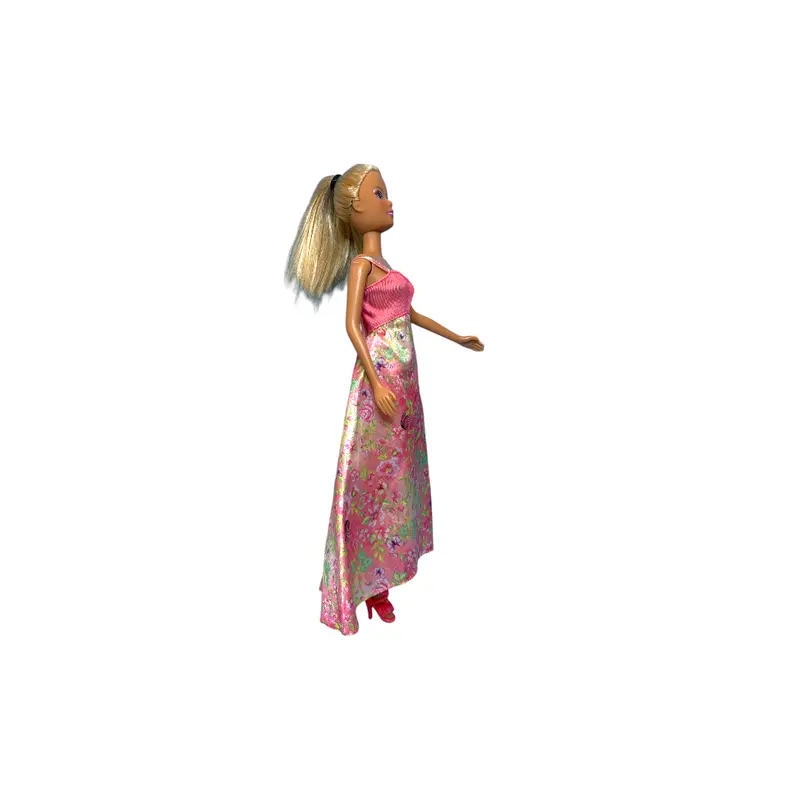 Poupée blonde robe rose à fleurs