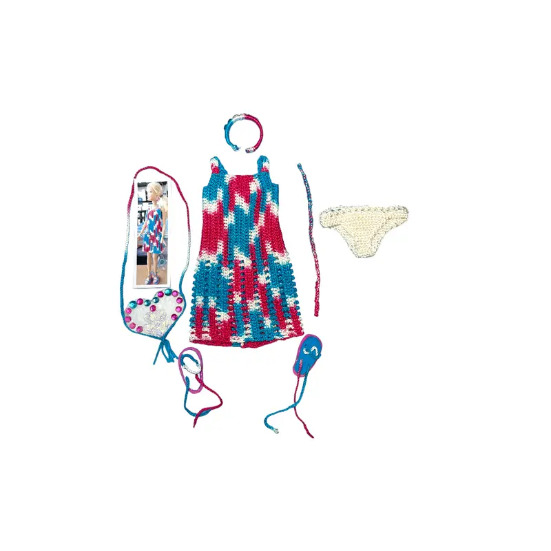 Poupée - Tenue complète - Robe bleue et rouge