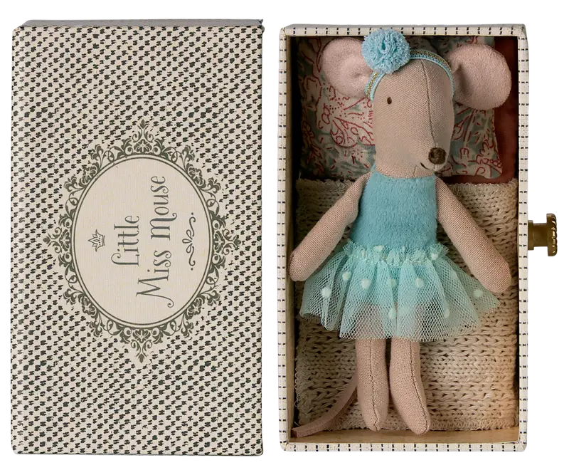 Souris petite soeur ballerine bleu dans son lit tiroir