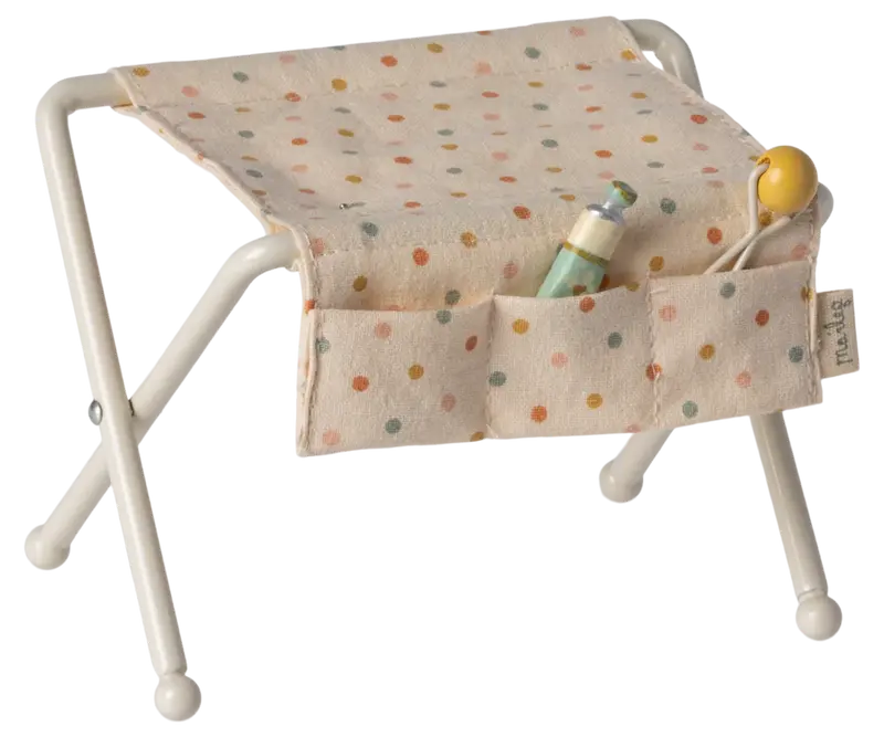 Table à langer pour bébé souris avec accessoires