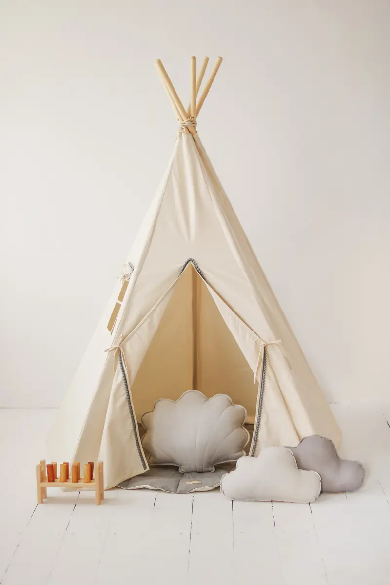 Teepee / Tipi en coton avec bordure de pompons • Beige